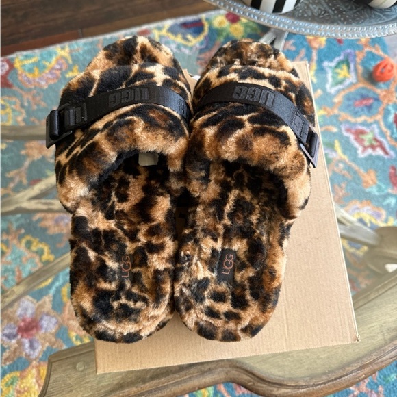 Ugg fluffita Panther Print Platform Slippers - Picture 6 of 9